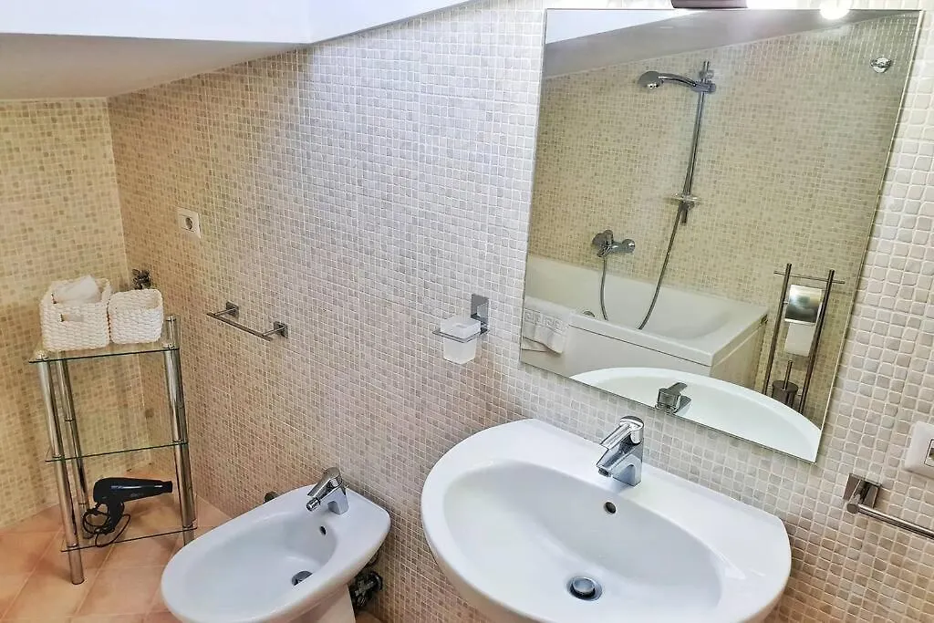 Moonlight Attic/Mansarda Apartment Marino Italy